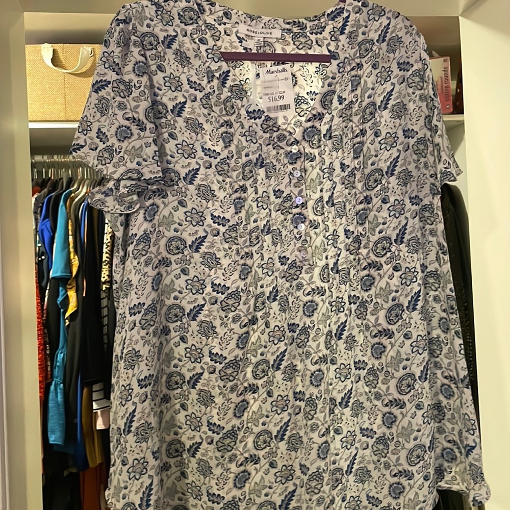 New flowy blouse blue with beige accents and buttons.